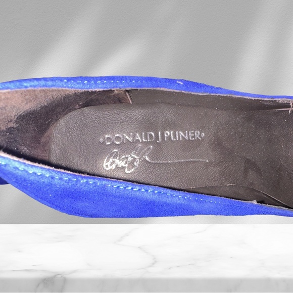 Donald Pliner Royal Blue Suede High Heel Pumps New 8m - Picture 6 of 6